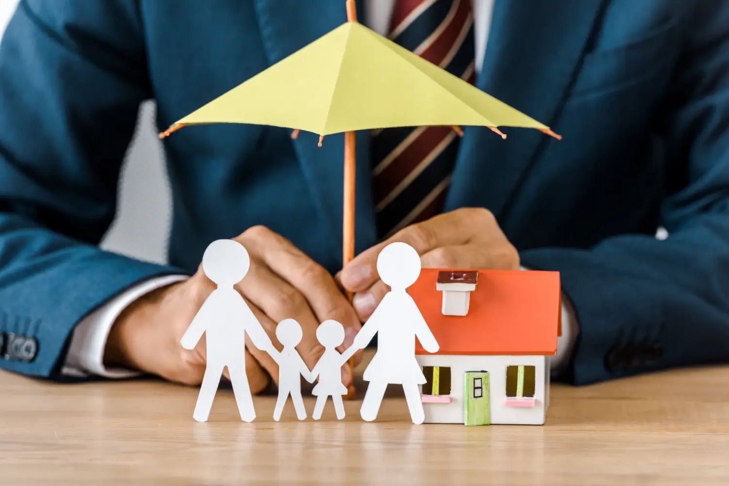 AD-Astranic-male-hands-with-paper-cut-family-house-model
